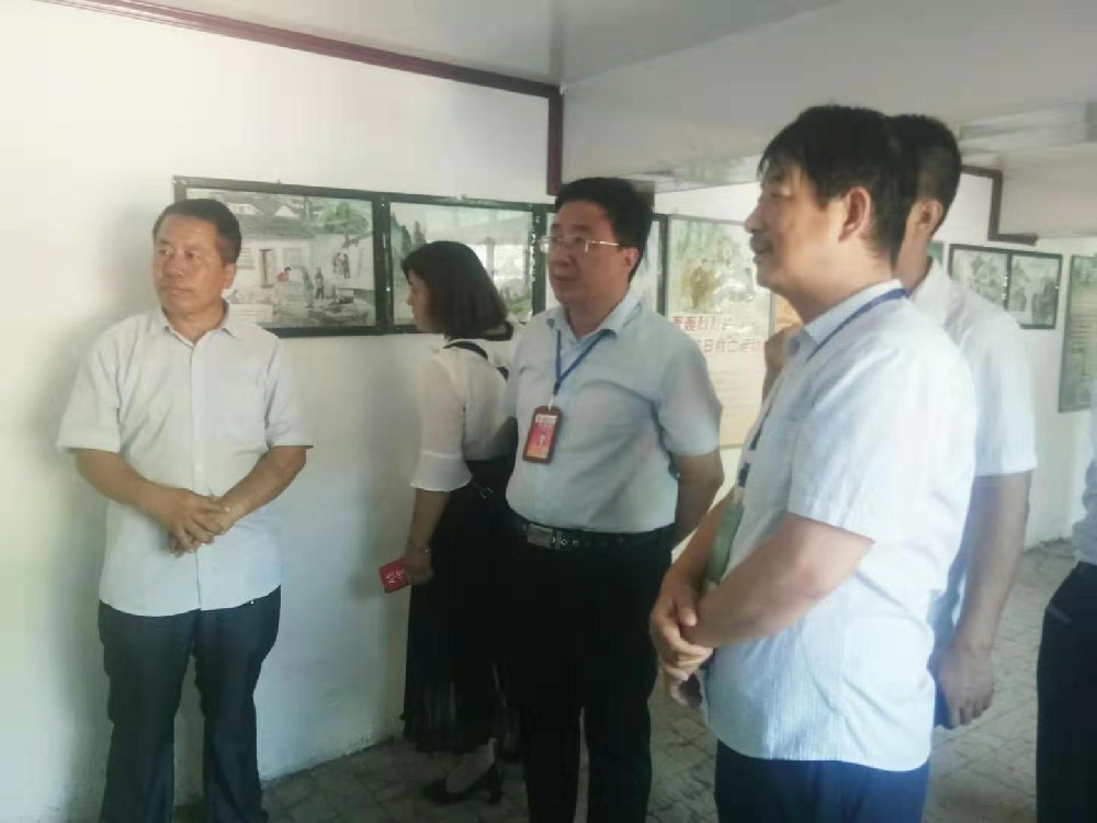  重温红色记忆 奉献教育事业